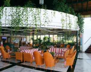 Blau Club Image four