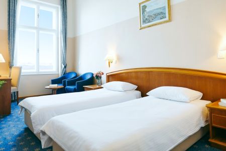 https://www.tennistrainingslager.com/at/media/catalog/product/cache/da432fc9ee79dfca32e073c2235ab4d7/h/o/hotel_lovran_tennistours_012.jpg