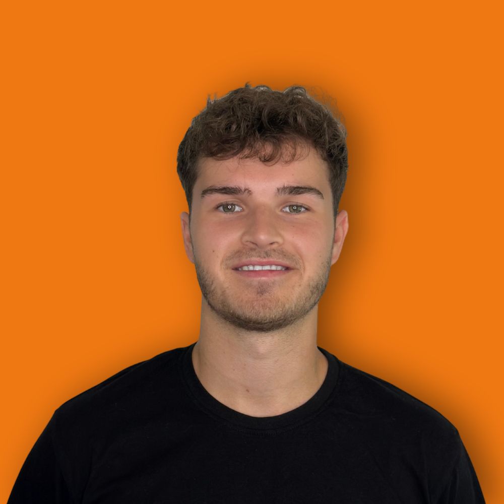 Portraitbild Simon Schuler - TENNISTOURS