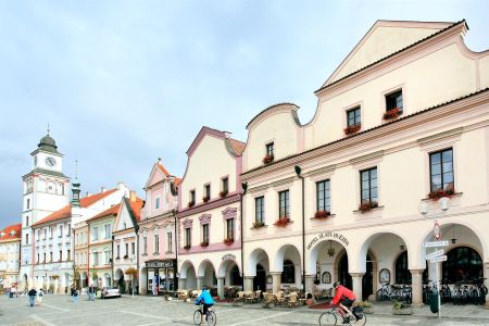 https://www.tennistrainingslager.com/ch/media/catalog/product/cache/da432fc9ee79dfca32e073c2235ab4d7/h/o/hotel_zlata_hvezda_tennistours.jpg