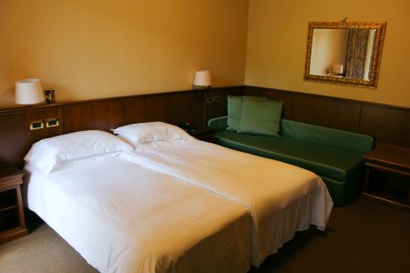https://www.tennistrainingslager.com/ch/media/catalog/product/cache/da432fc9ee79dfca32e073c2235ab4d7/t/e/tennistrainingslager_hotel_garden5.jpg