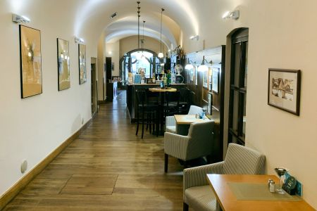 https://www.tennistrainingslager.com/de/media/catalog/product/cache/da432fc9ee79dfca32e073c2235ab4d7/h/o/hotel_zlata_hvezda_tennistours_2_.jpg