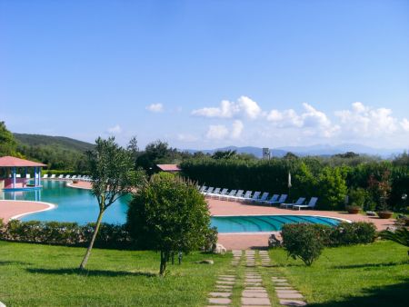https://www.tennistrainingslager.com/de/media/catalog/product/cache/da432fc9ee79dfca32e073c2235ab4d7/t/e/tennistrainingslager_geovillage_resort3.jpg