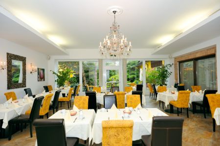 https://www.tennistrainingslager.com/de/media/catalog/product/cache/da432fc9ee79dfca32e073c2235ab4d7/t/e/tennistrainingslager_hotel_h_llrigl3.jpg