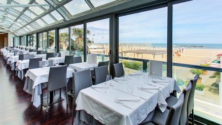 https://www.tennistrainingslager.com/de/media/catalog/product/cache/da432fc9ee79dfca32e073c2235ab4d7/t/e/tennistrainingslager_hotel_kursaal3.jpg
