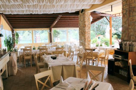 https://www.tennistrainingslager.com/de/media/catalog/product/cache/da432fc9ee79dfca32e073c2235ab4d7/t/e/tennistrainingslager_hotel_miralago3.jpg