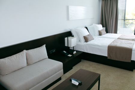 https://www.tennistrainingslager.com/de/media/catalog/product/cache/da432fc9ee79dfca32e073c2235ab4d7/t/e/tennistrainingslager_hotel_parentium3.jpg