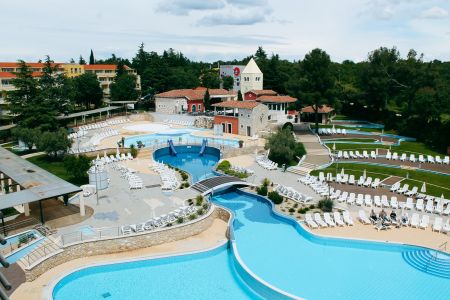 https://www.tennistrainingslager.com/de/media/catalog/product/cache/da432fc9ee79dfca32e073c2235ab4d7/t/e/tennistrainingslager_hotel_sol_umag3.jpg