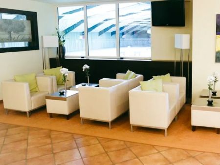 https://www.tennistrainingslager.com/de/media/catalog/product/cache/da432fc9ee79dfca32e073c2235ab4d7/t/e/tennistrainingslager_hotel_sportwelt3.jpg