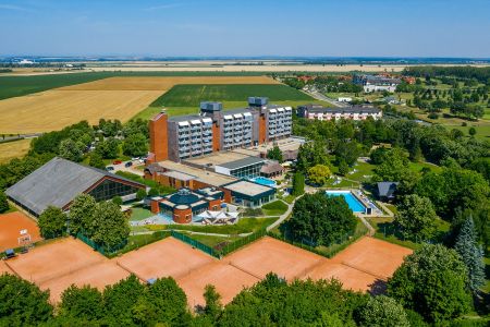 https://www.tennistrainingslager.com/de/media/catalog/product/cache/da432fc9ee79dfca32e073c2235ab4d7/t/e/tennistrainingslager_thermal-sporthotel.jpg