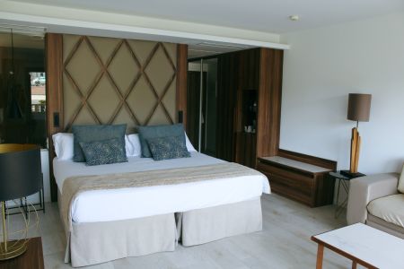 https://www.tennistrainingslager.com/de/media/catalog/product/cache/da432fc9ee79dfca32e073c2235ab4d7/t/e/tennistrainingslager_zafiro_palace4.jpg
